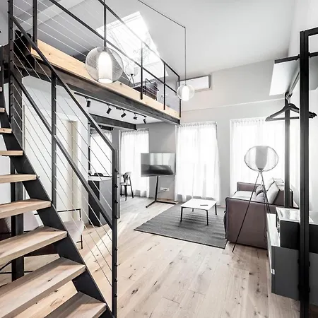 Cooper L Loft Apartment
